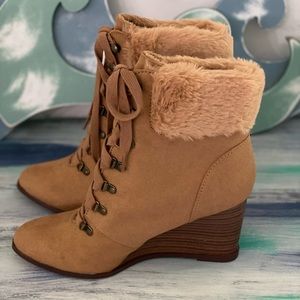 Bamboo fur boots. Tan Size 7